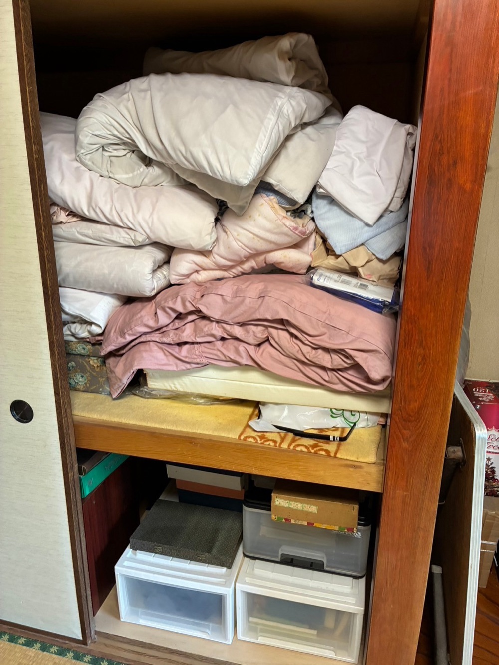 作業前:押入れ 和室の押入れ(布団一式・衣装ケース)