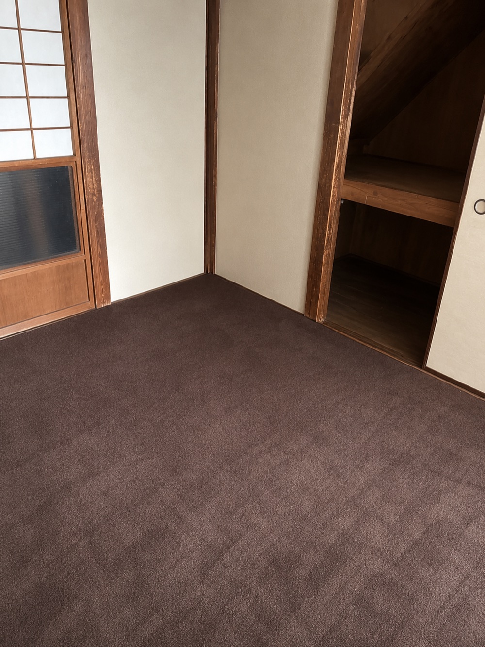 作業後:和室 和室(マッサージチェア・書籍・押入れの中身)